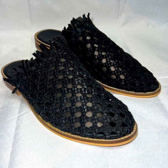 Free People Mirage Black Boho Preppy Leather Woven Slip On Flat Sandal - Picture 2 of 10